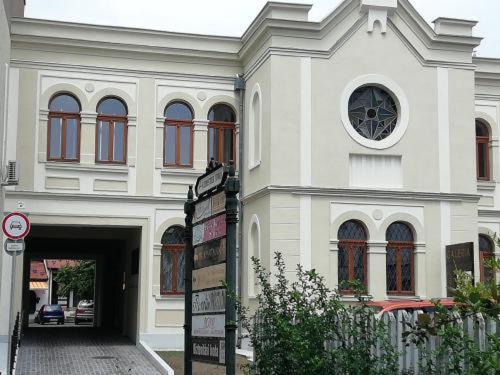 Kincsem Apartman Eger Exterior foto
